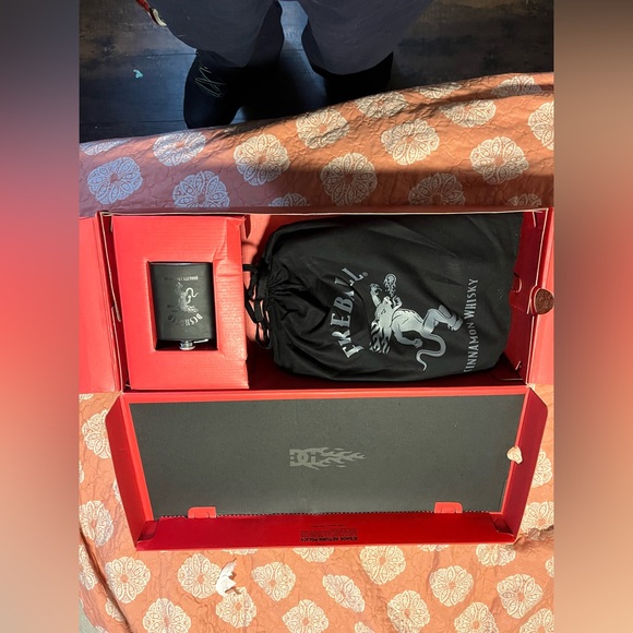 DC shoes Manteca 4 x FIREBALL + Flask Set - Picture 14 of 16